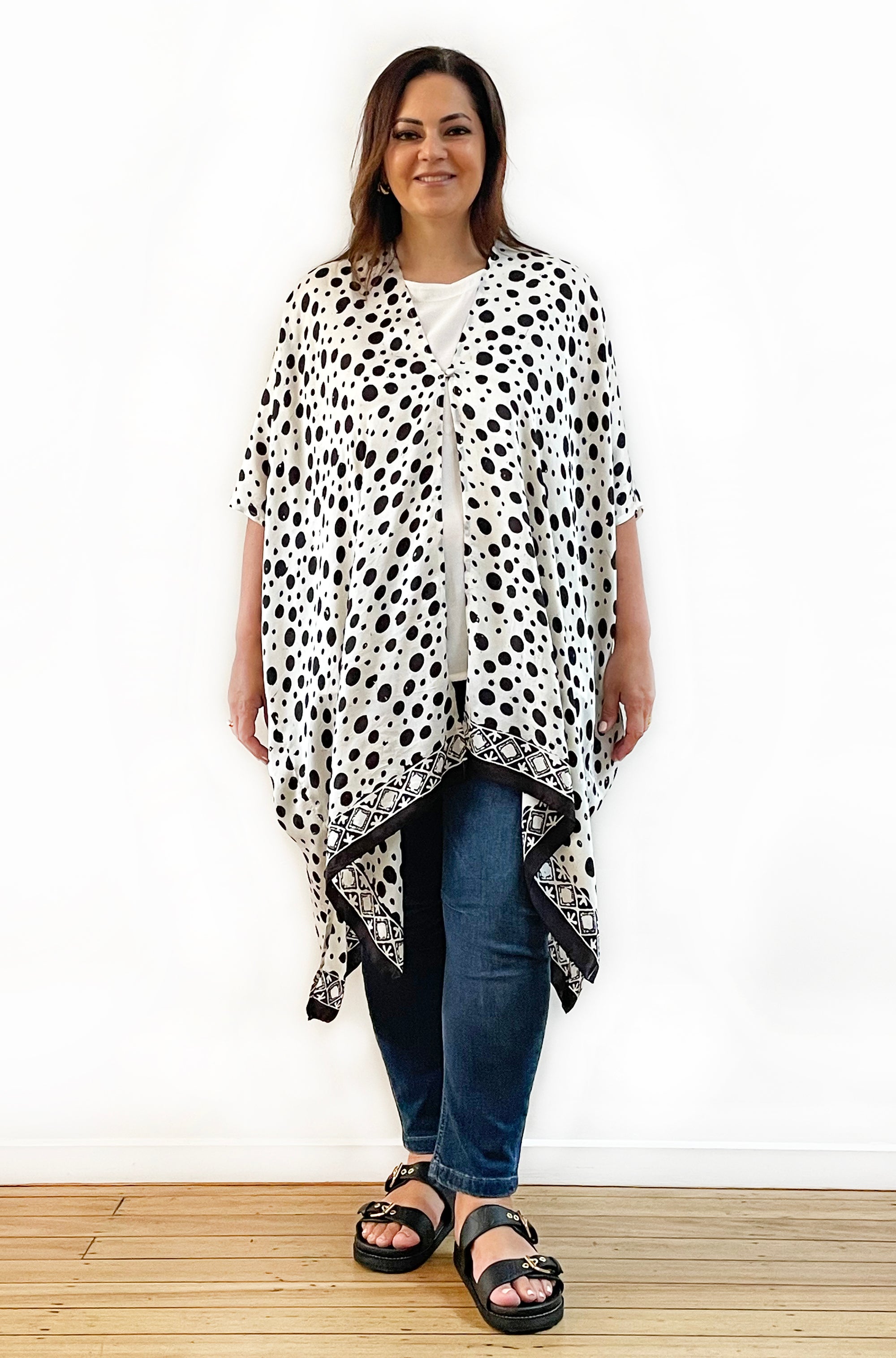 SILK KIMONO IN BLACK AND IVORY SPOT PRINT