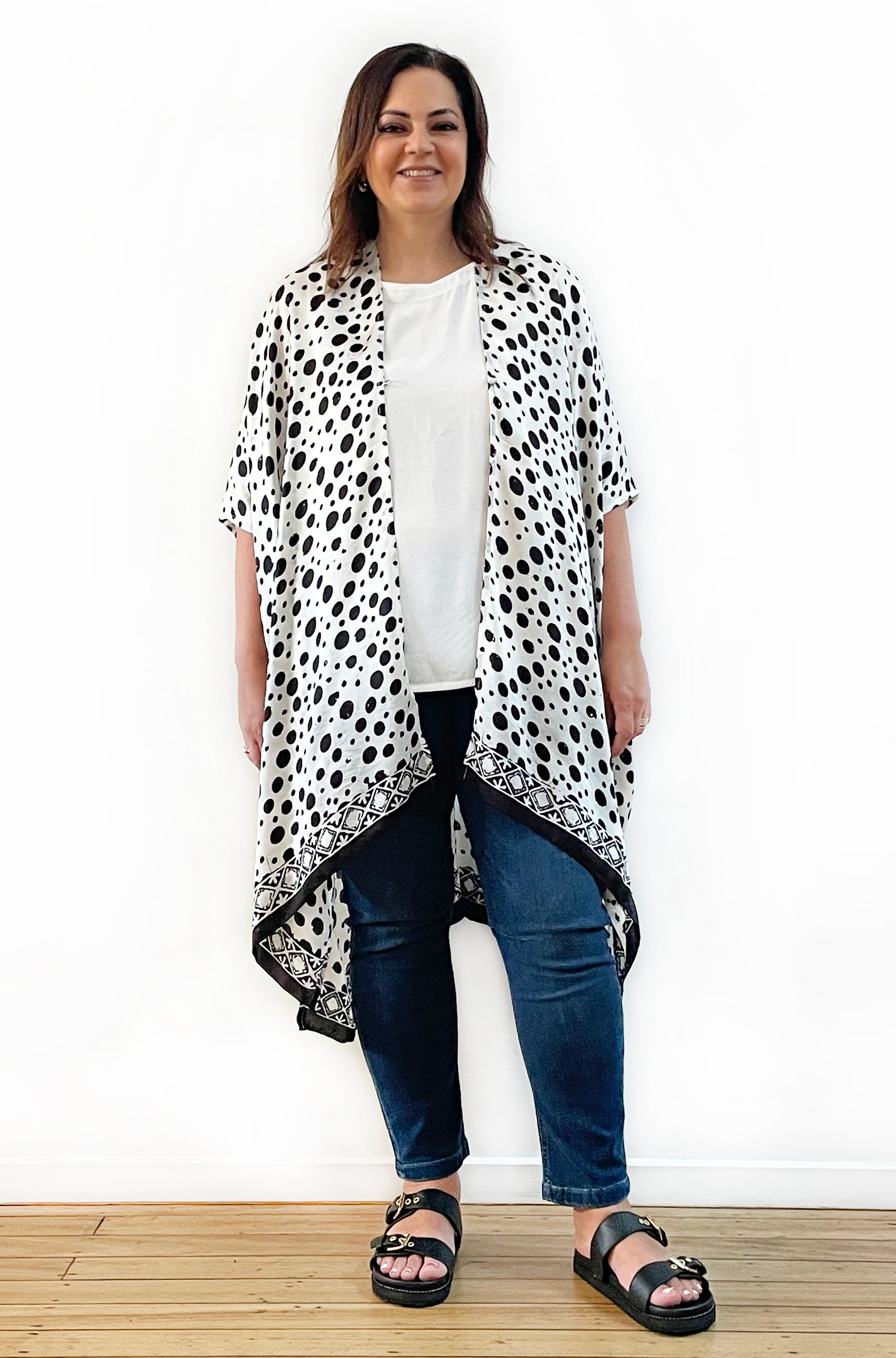 SILK KIMONO IN BLACK AND IVORY SPOT PRINT