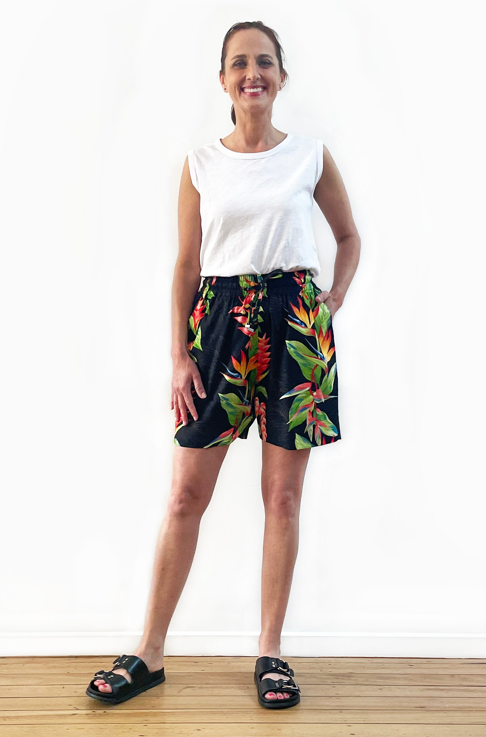 TROPICAL PRINT TIE FRONT SHORT