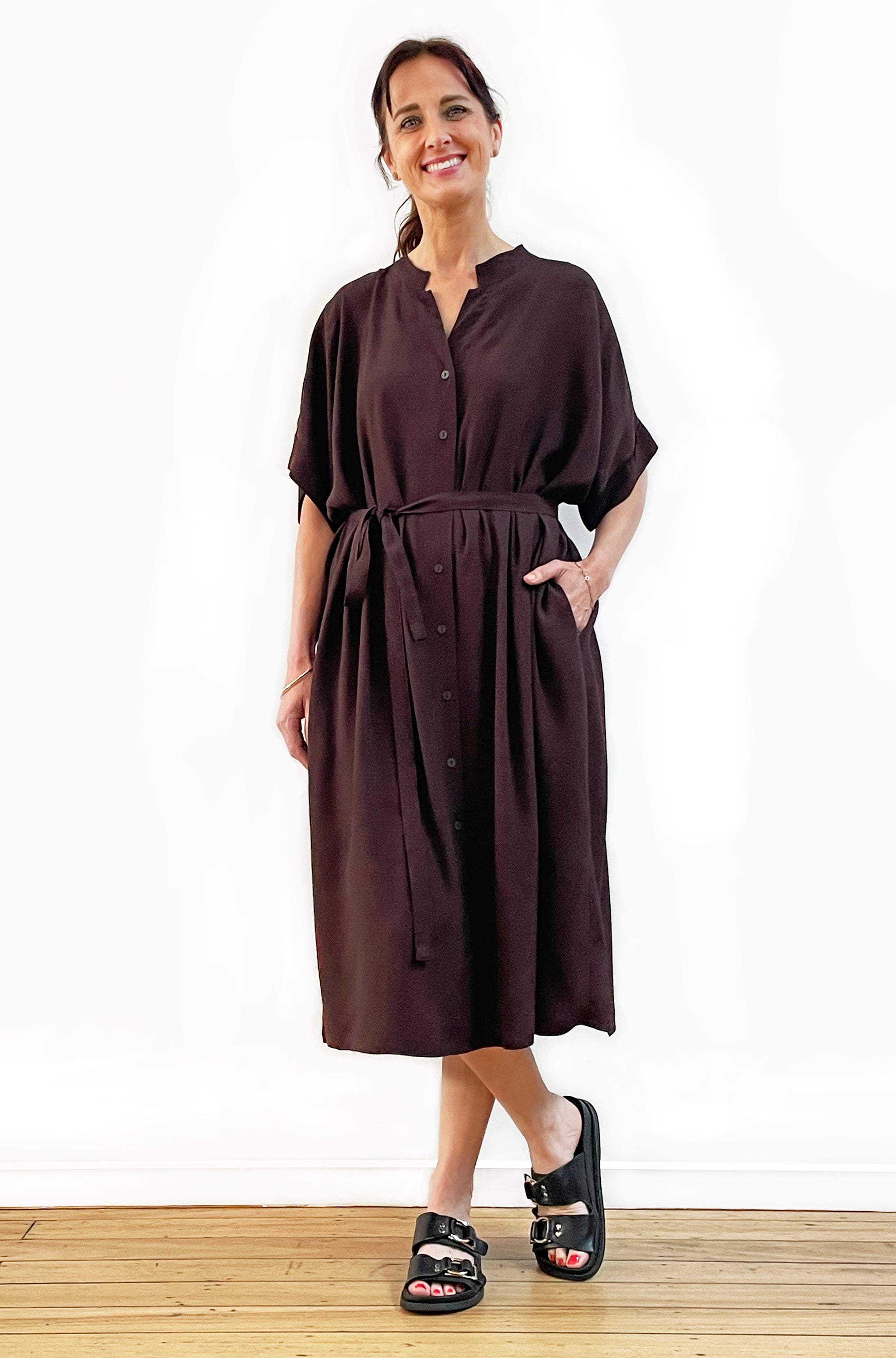 VISCOSE PLEAT BACK DRESS CHOCOLATE