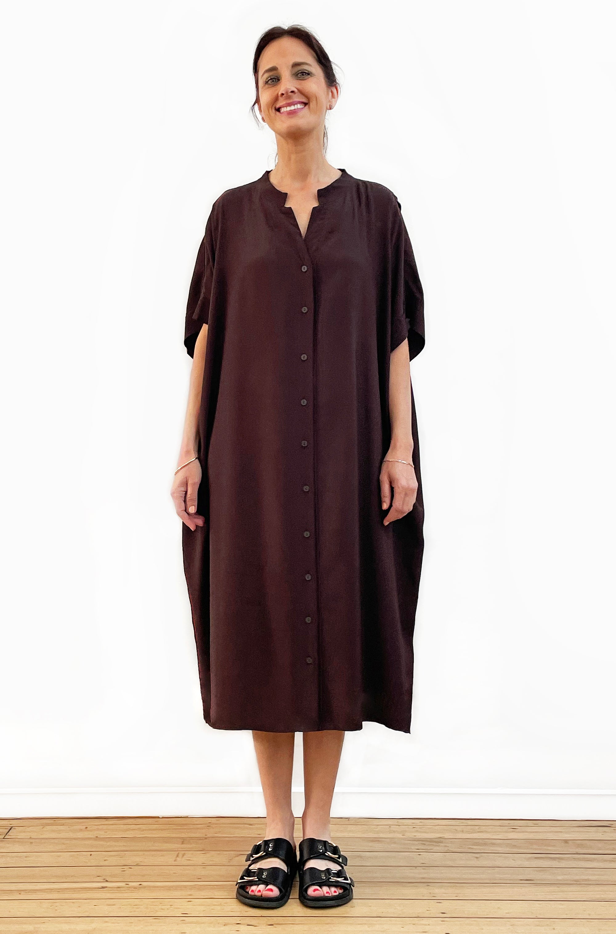 VISCOSE PLEAT BACK DRESS CHOCOLATE