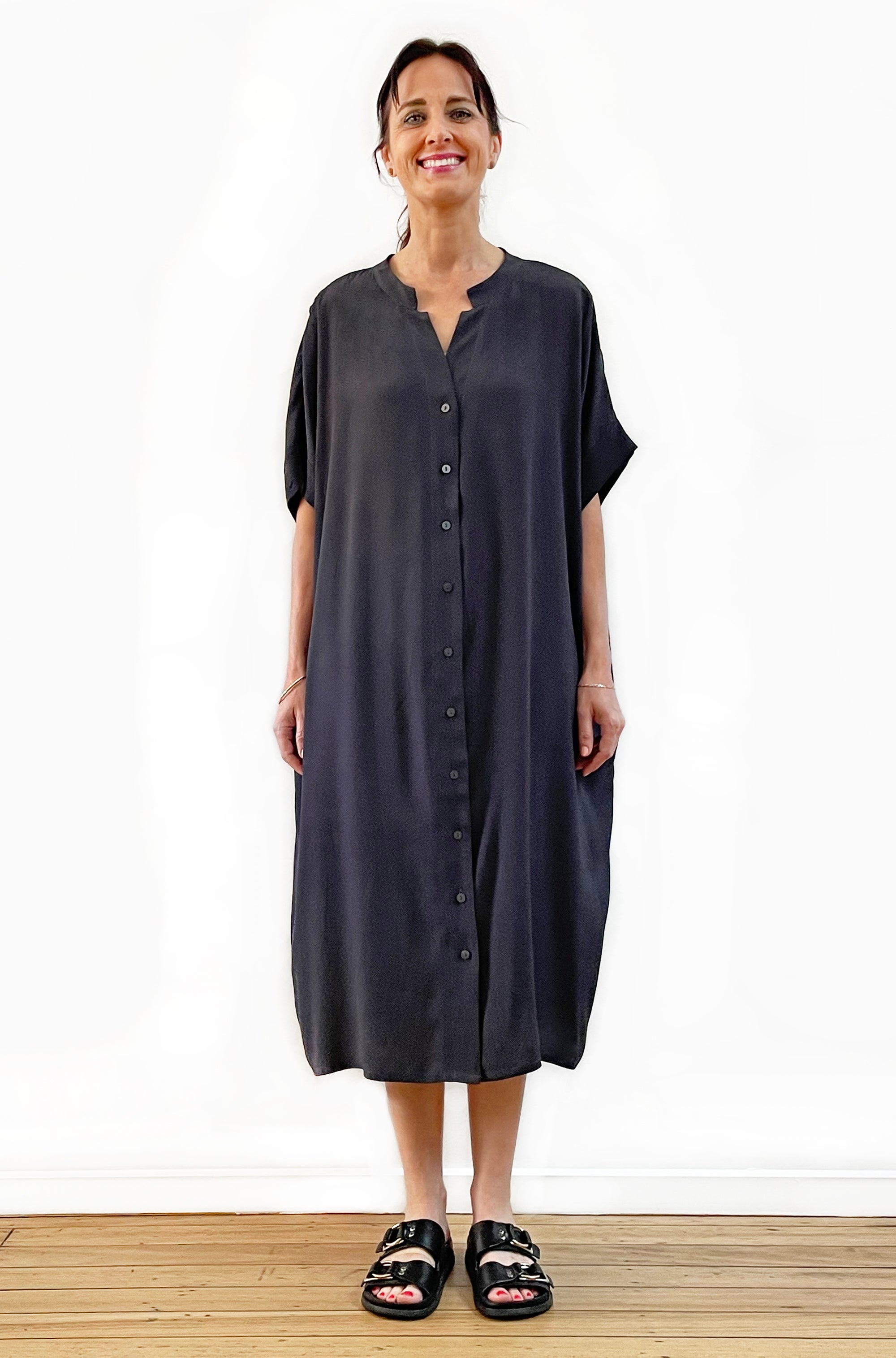 VISCOSE PLEAT BACK DRESS LEAD GREY