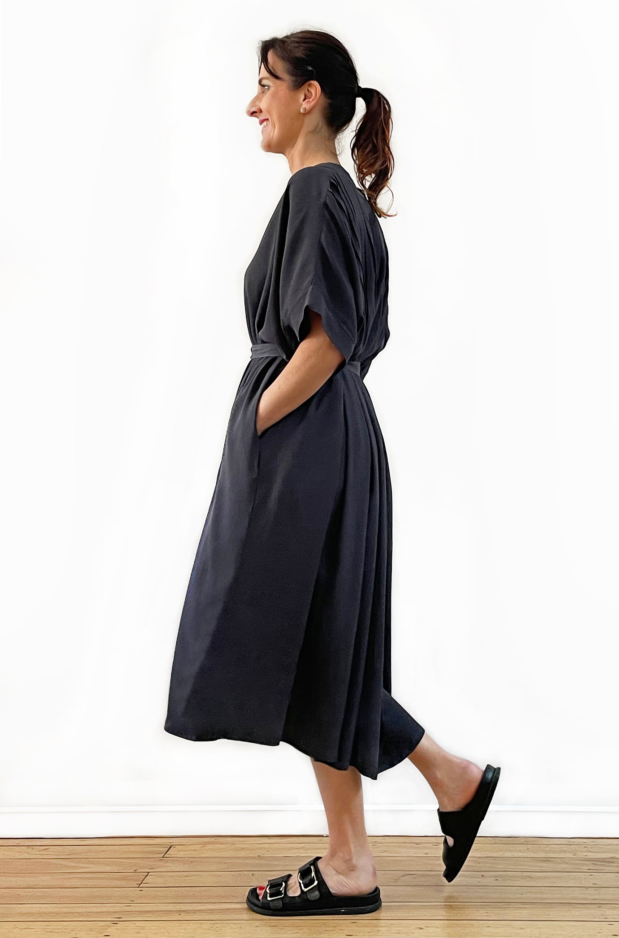 VISCOSE PLEAT BACK DRESS LEAD GREY