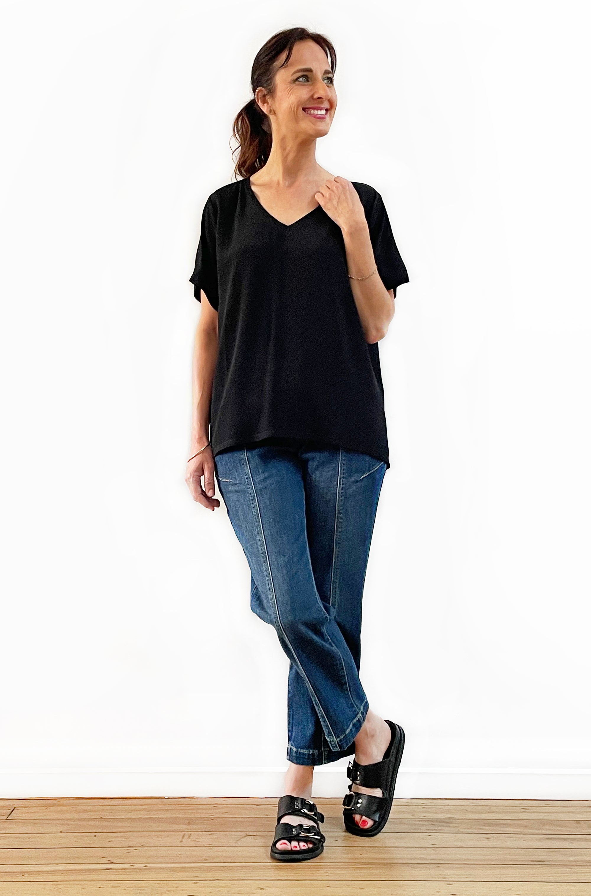 VISCOSE SHORT SLEEVE V-NECK TOP BLACK