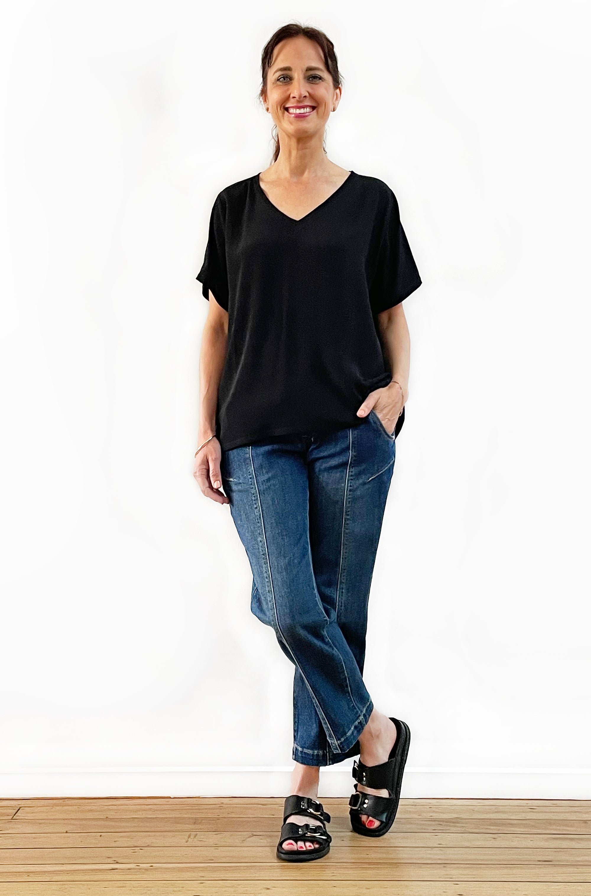 VISCOSE SHORT SLEEVE V-NECK TOP BLACK