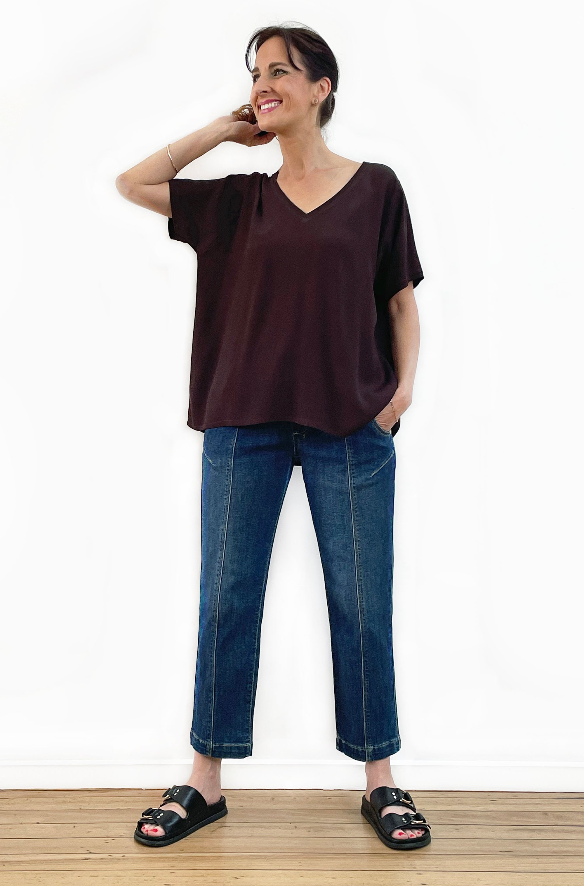 VISCOSE SHORT SLEEVE V-NECK TOP CHOCOLATE