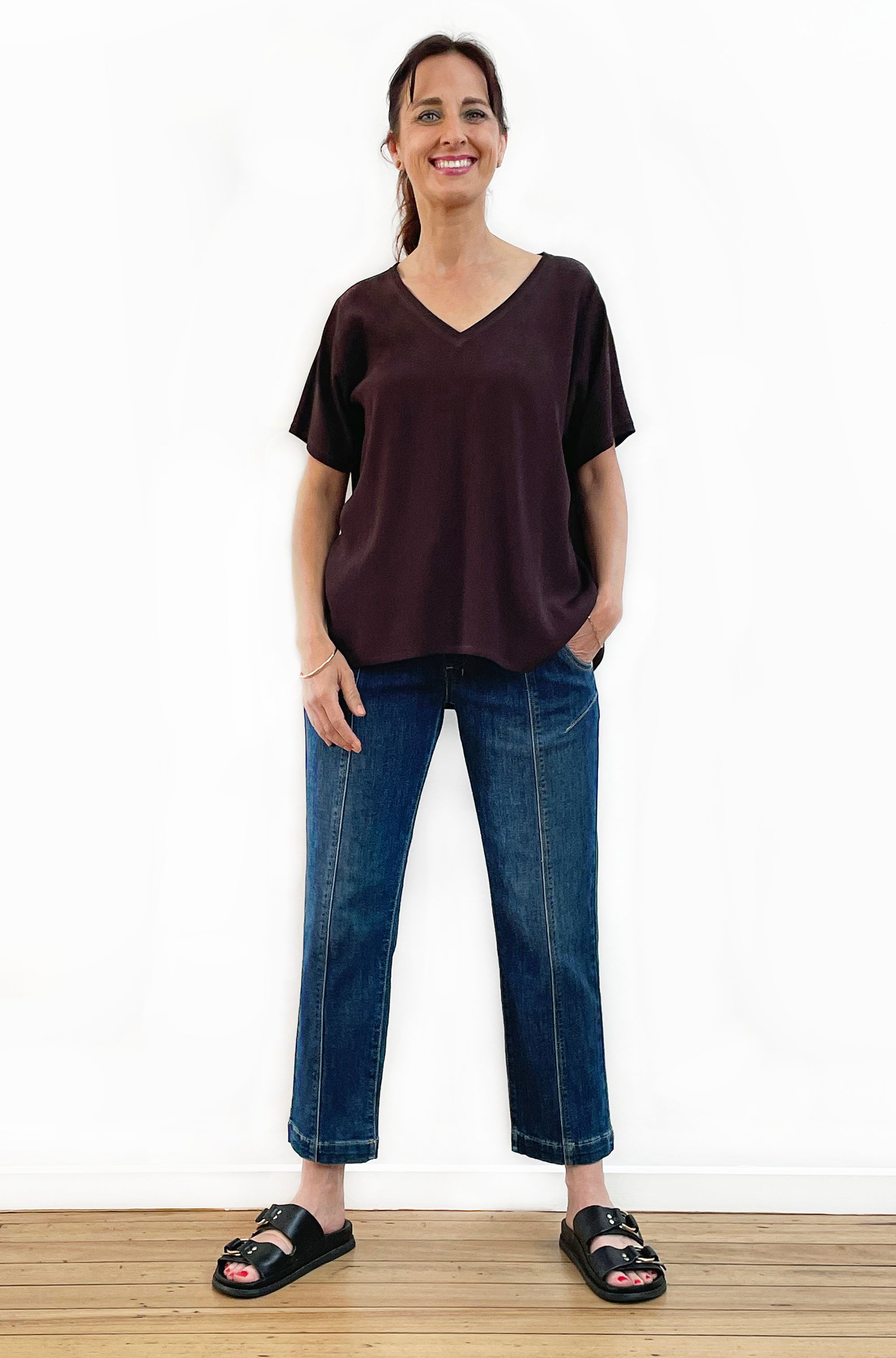 VISCOSE SHORT SLEEVE V-NECK TOP CHOCOLATE