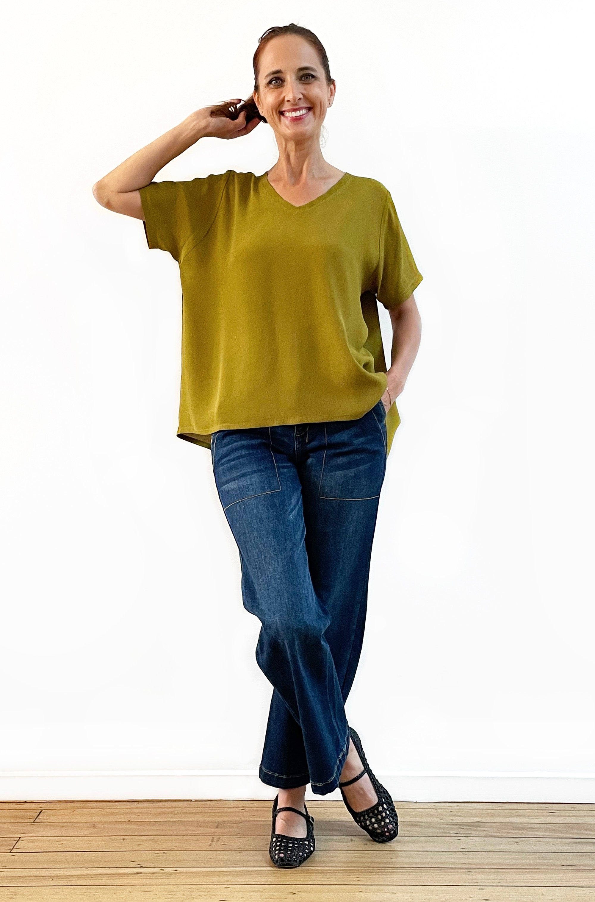 VISCOSE SHORT SLEEVE V-NECK TOP MOSS