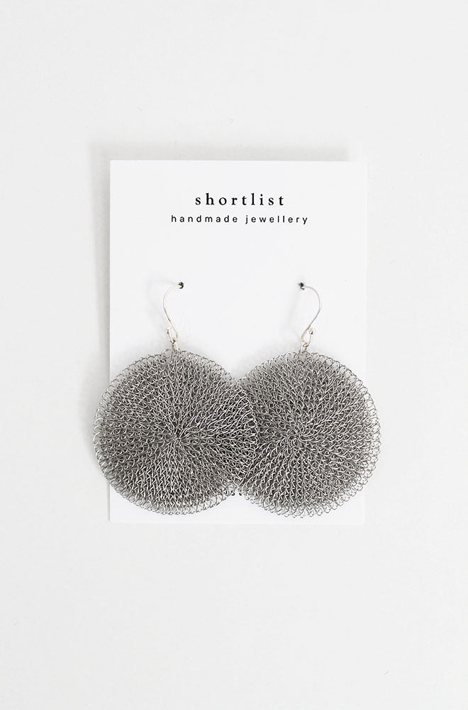 MEDIUM WIRE DISC EARRINGS SILVER