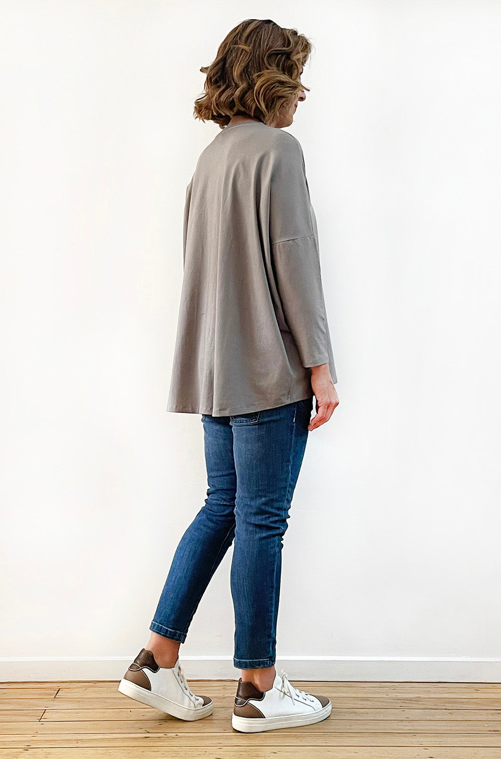 BAMBOO LONG SLEEVE CURVED HEM BOX TEE NEW TAUPE