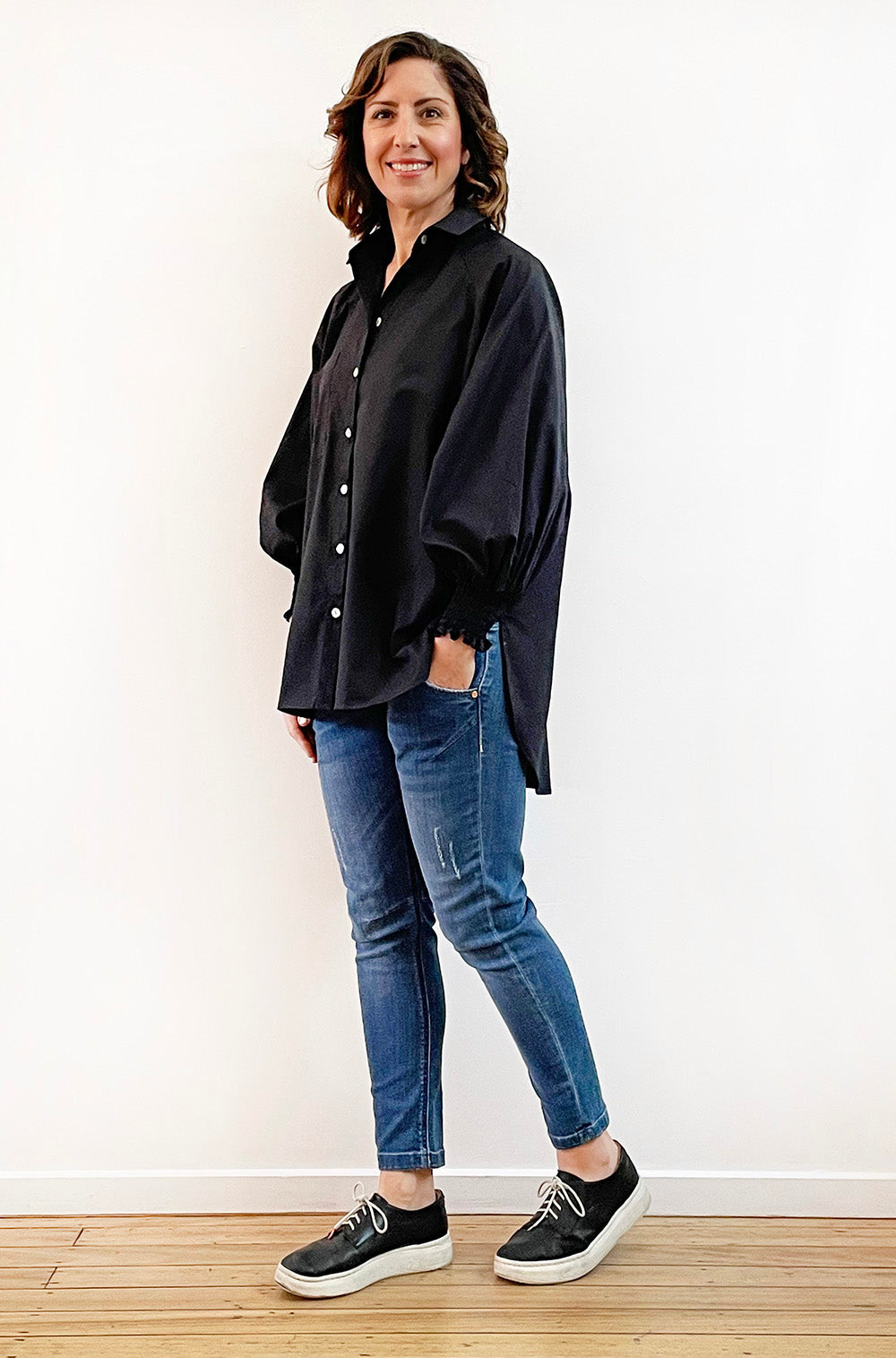 COTTON SHIRRED SLEEVE SHIRT BLACK