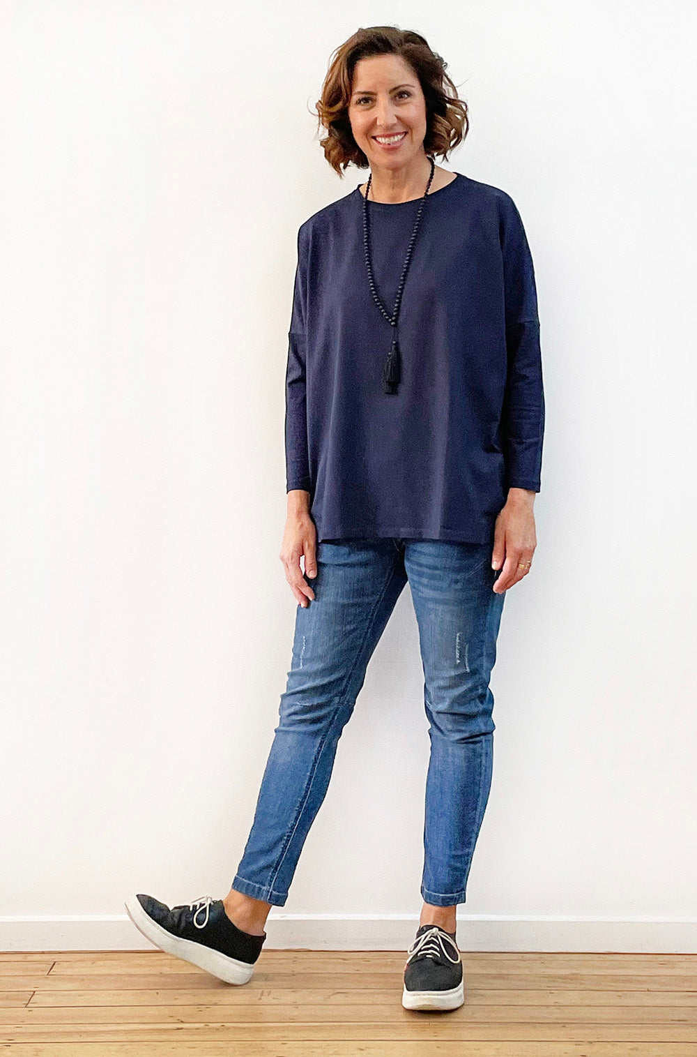 BAMBOO LONG SLEEVE CURVED HEM BOX TOP NAVY