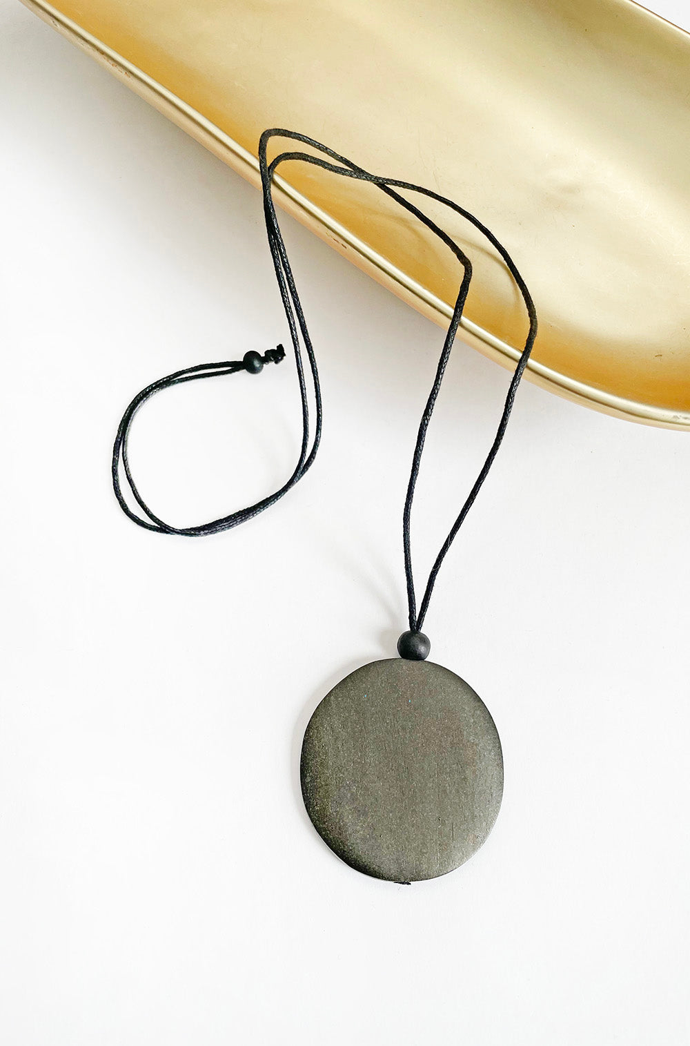 WOODEN DISC NECKLACE PEWTER