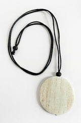 WOODEN DISC NECKLACE WHITE