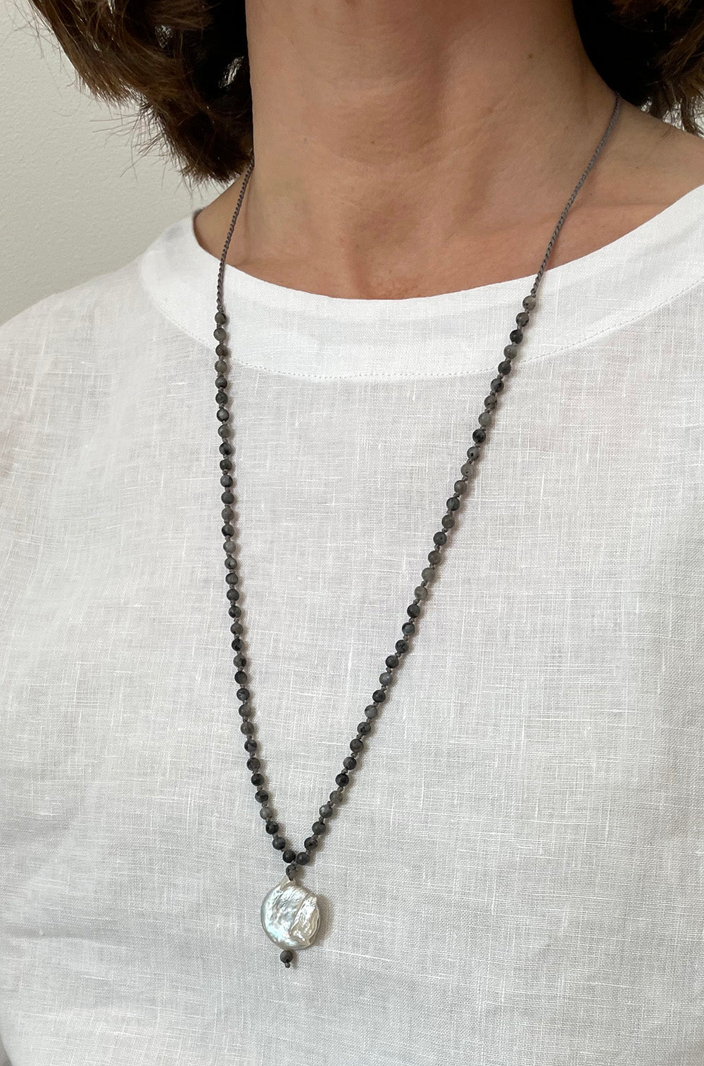 ADJUSTABLE SINGLE FRESH WATER PEARL AND LABRADORITE NECKLACE