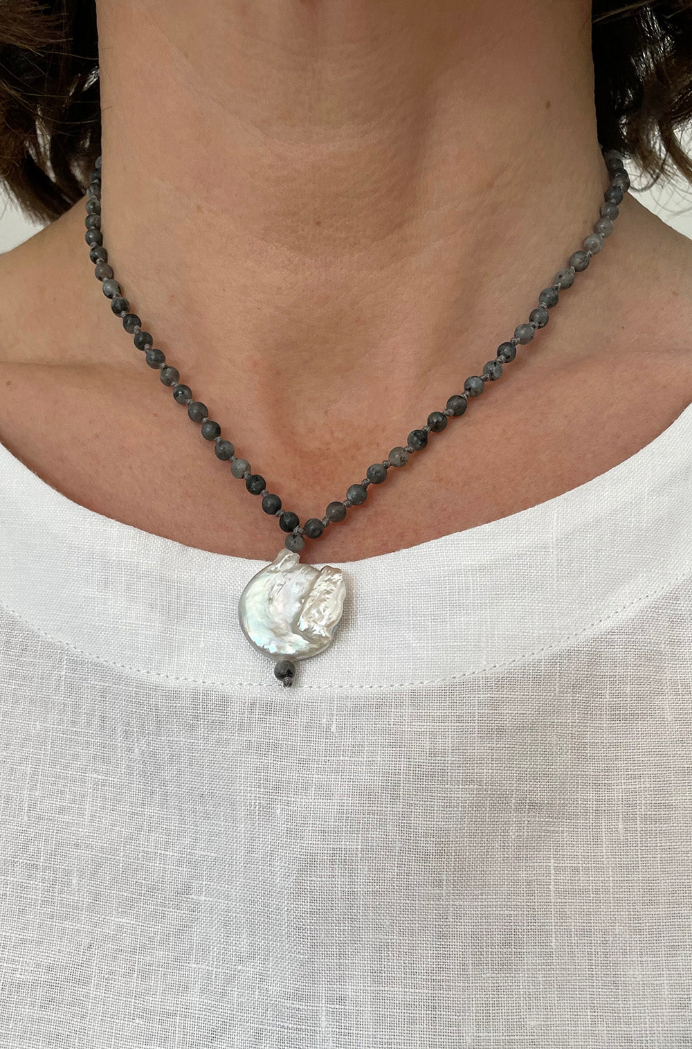 ADJUSTABLE SINGLE FRESH WATER PEARL AND LABRADORITE NECKLACE