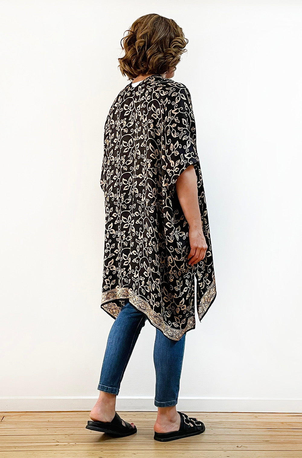 SILK KIMONO IN BLACK AND CAMEL PRINT