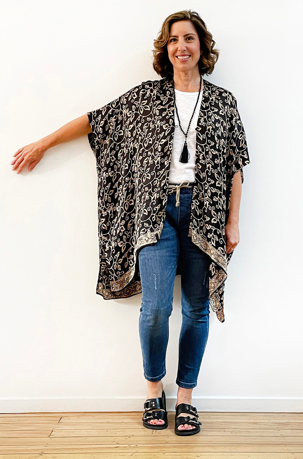 SILK KIMONO IN BLACK AND CAMEL PRINT