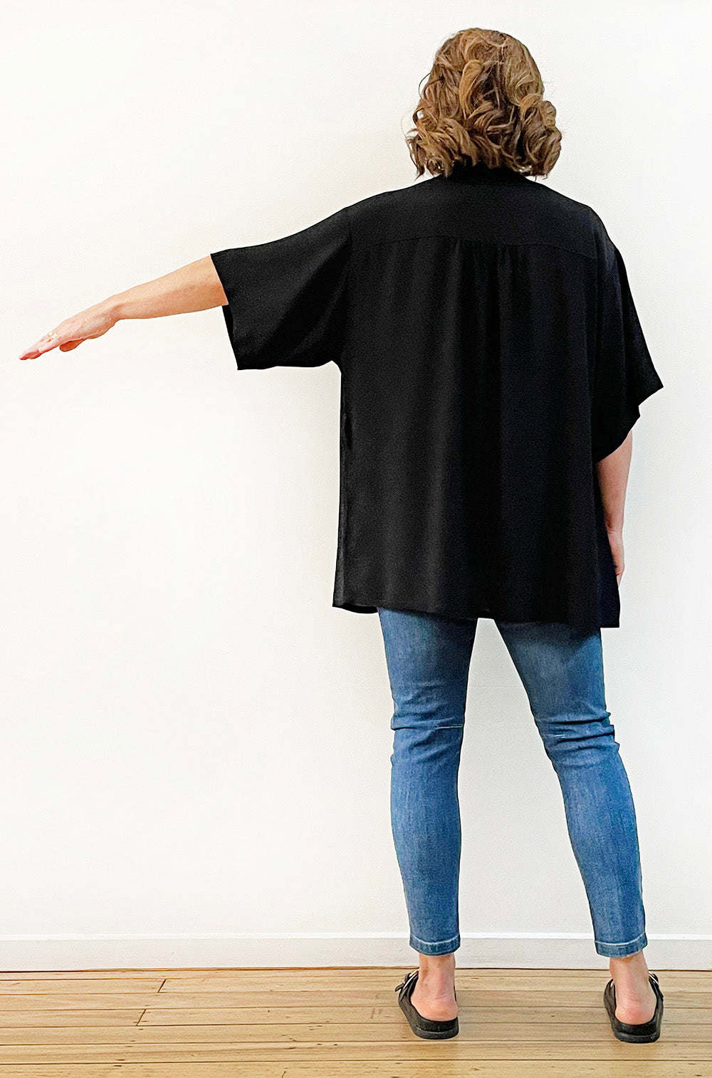 VISCOSE BELTED KIMONO BLACK