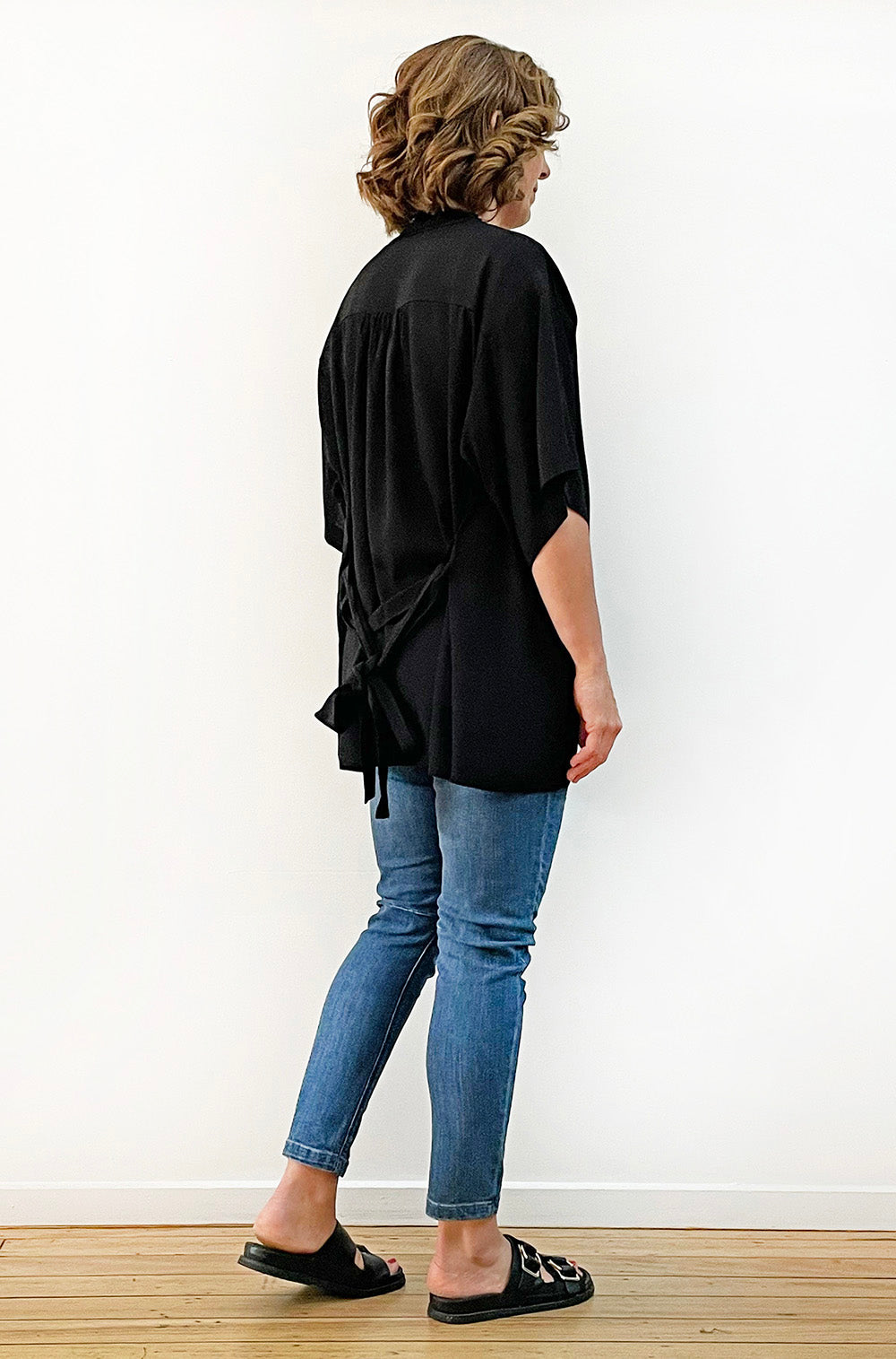 VISCOSE BELTED KIMONO BLACK