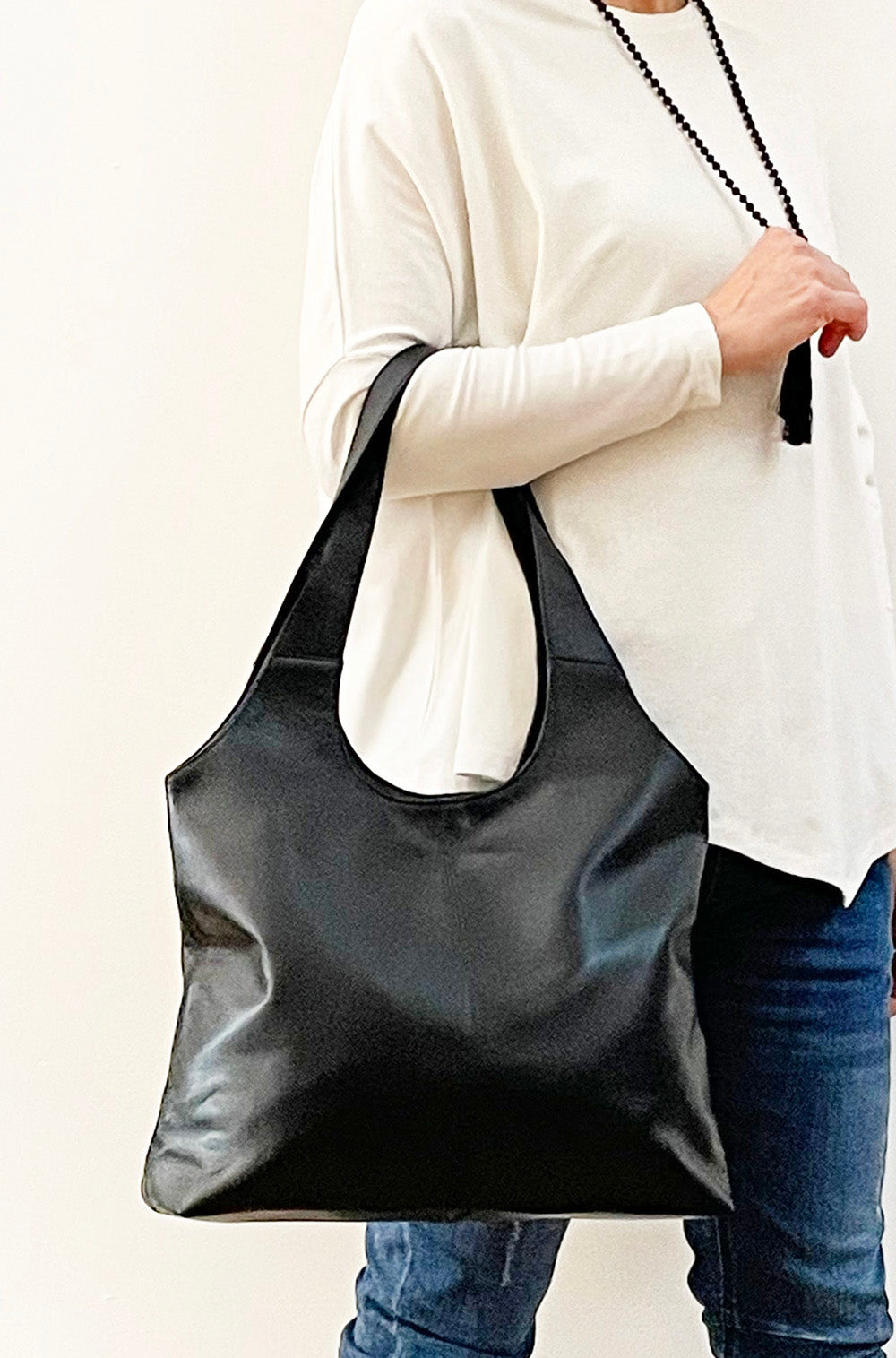 LEATHER CIRCLE BAG BLACK