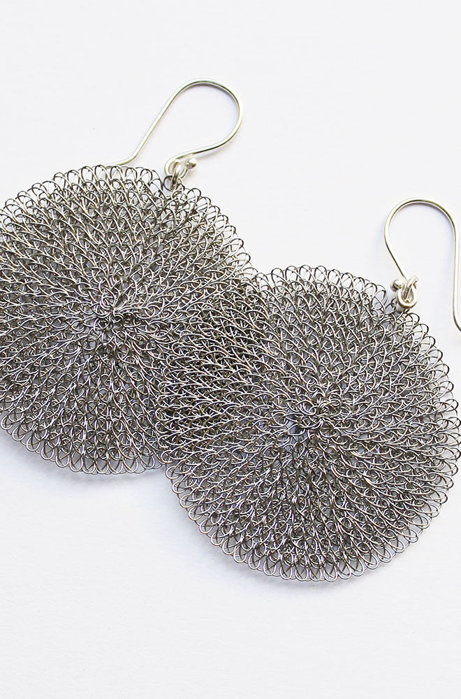 MEDIUM WIRE DISC EARRINGS SILVER