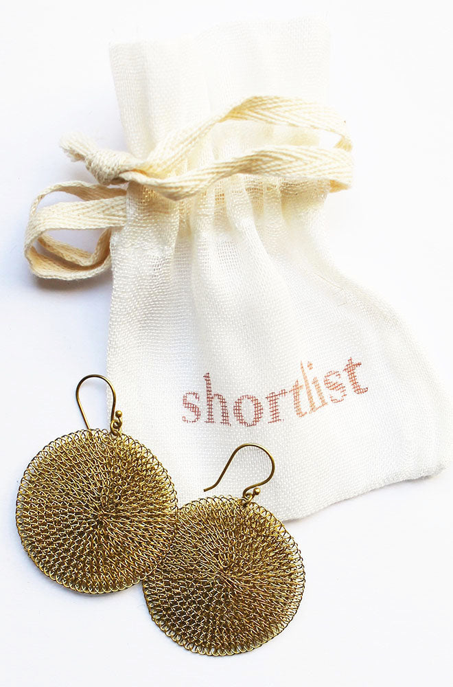 MEDIUM WIRE DISC EARRINGS BRASS