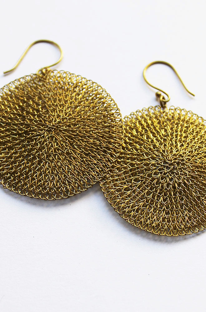 MEDIUM WIRE DISC EARRINGS BRASS