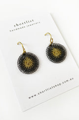 SMALL WIRE DISC EARRINGS DARK GREY AND BRASS